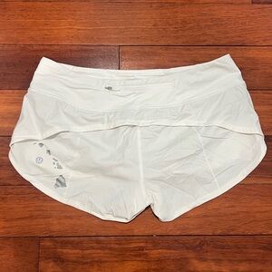 Lululemon Speed Up Short White RARE Hawaiian Islands Print Sz. 6